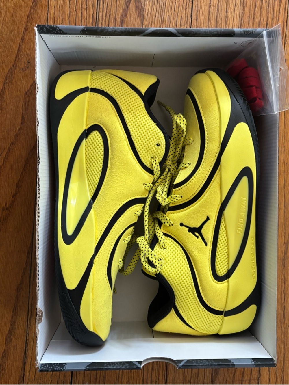 Jordan mens Yellow and Black Low-Top Sneakers